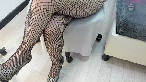 Snapshot of _tiffany_queen chatting on 12.28.24 Stefania online show from 12.28.24