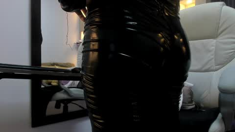 Snapshot of _tiffany_queen chatting on 01.21.25 Stefania online show from 01.21.25