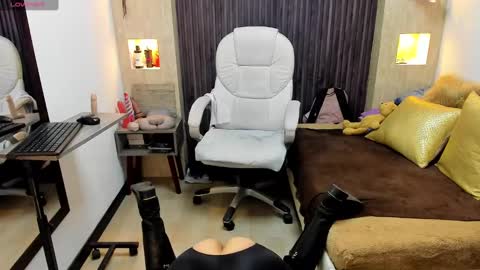 Snapshot of _tiffany_queen chatting on 02.12.25 Stefania online show from 02.12.25