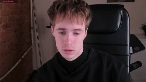 Snapshot of _tokyo_ghoul chatting on 12.28.24 _tokyo_ghoul online show from 12.28.24