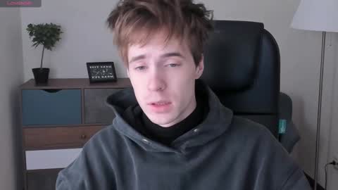 Snapshot of _tokyo_ghoul chatting on 02.15.25 _tokyo_ghoul online show from 02.15.25