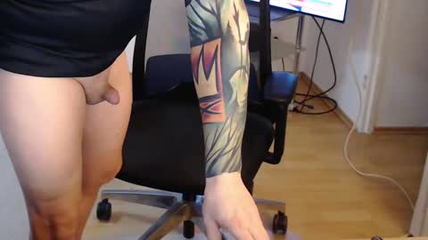 Snapshot of _trythis_ chatting on 12.14.25 _trythis_ online show from 12.14.25