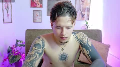 _tyleer_ online show from 10.06.25