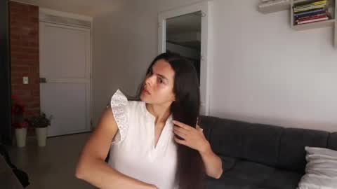 Snapshot of _vahos chatting on 05.25.26 Anastasia Vahos online show from 05.25.26