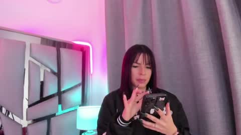 Snapshot of _valeria_saenz_ chatting on 06.25.26 _valeria_saenz_ online show from 06.25.26