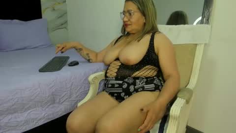 Snapshot of _vickysweet chatting on 10.14.25 _vickysweet online show from 10.14.25