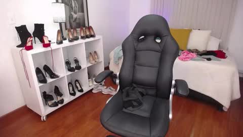 Snapshot of _victoria_collins chatting on 12.17.24 Sol online show from 12.17.24