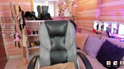 Snapshot of _victoria_collins chatting on 06.15.26 Sol online show from 06.15.26