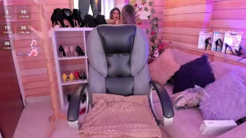 Snapshot of _victoria_collins chatting on 06.17.26 Sol online show from 06.17.26