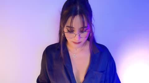 Snapshot of _victoria_foxx_ chatting on 12.22.25 Victoria Fox online show from 12.22.25