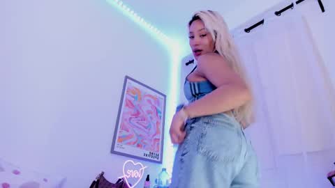 Snapshot of _viioletweekend_ chatting on 02.26.25 online show from 02.26.25