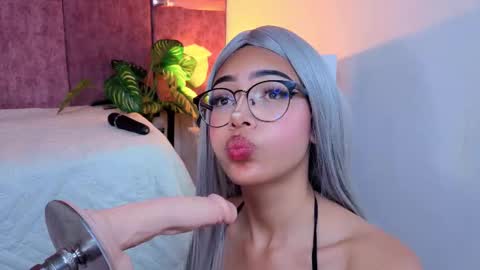 Snapshot of _viollettenoir_ chatting on 12.02.25 online show from 12.02.25