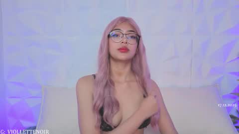 Snapshot of _viollettenoir_ chatting on 12.17.25 online show from 12.17.25