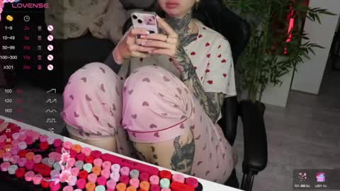 Snapshot of _viv1an_ chatting on 05.31.26 Alis online show from 05.31.26