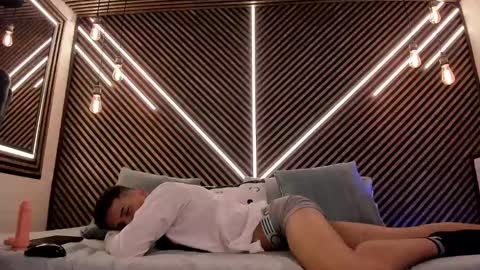  white fox  online show from 02.12.25