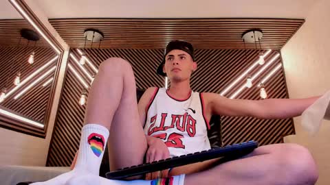  white fox  online show from 02.21.25