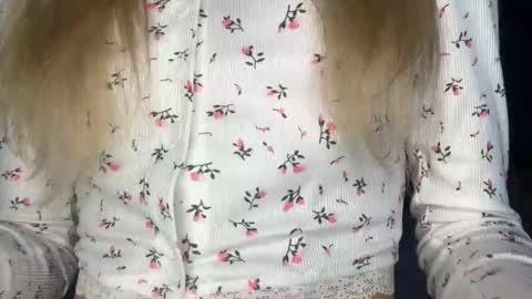 Snapshot of _wide_eyed_ chatting on 01.06.26 _wide_eyed_ online show from 01.06.26