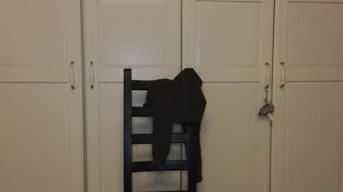 Snapshot of _your_love chatting on 10.31.25 Niki online show from 10.31.25