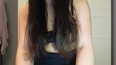 Snapshot of _your_love chatting on 11.10.25 Niki online show from 11.10.25