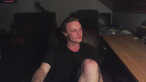 Snapshot of _yourcuteboy_ chatting on 09.28.25 _yourcuteboy_ online show from 09.28.25