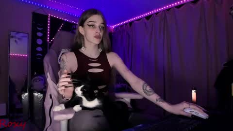 Roxy online show from 04.29.26