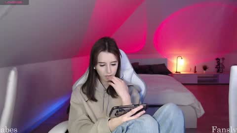 Snapshot of _yummybabes_ chatting on 12.03.24 Nicole Thomas Dave online show from 12.03.24