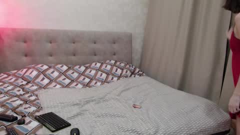 Snapshot of _yummybabes_ chatting on 10.29.25 Nicole Thomas Dave online show from 10.29.25