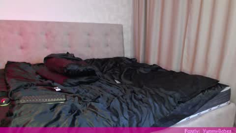 Snapshot of _yummybabes_ chatting on 12.05.25 Nicole Thomas Dave online show from 12.05.25