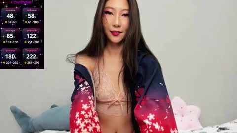 Mia online show from 11.14.25