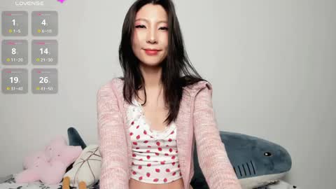 Snapshot of _yuriko chatting on 03.29.26 Mia online show from 03.29.26