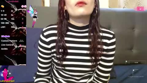 Snapshot of _yuyi chatting on 09.13.25 Yuyi online show from 09.13.25