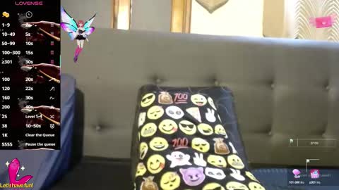 Snapshot of _yuyi chatting on 09.15.25 Yuyi online show from 09.15.25