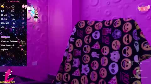 Yuyi online show from 11.14.25