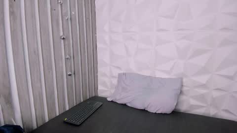 Snapshot of _zoecooper chatting on 12.20.25 _zoecooper online show from 12.20.25