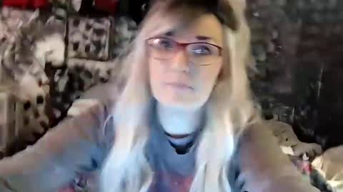 Snapshot of a6909 chatting on 01.12.25 Bree Anna online show from 01.12.25