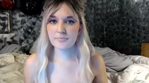 Snapshot of a6909 chatting on 01.12.25 Bree Anna online show from 01.12.25