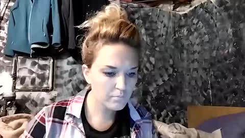 Snapshot of a6909 chatting on 01.23.25 Bree Anna online show from 01.23.25