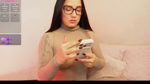 Snapshot of a__vanellopecute chatting on 07.28.26 Alexandra online show from 07.28.26