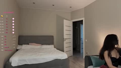 Snapshot of a_p_p_l_e chatting on 11.09.25 Mila and Jess online show from 11.09.25