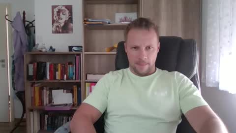 Snapshot of aaaandzzz chatting on 11.18.25 Long distance cumshot online show from 11.18.25