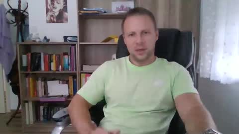 Snapshot of aaaandzzz chatting on 11.24.25 Long distance cumshot online show from 11.24.25