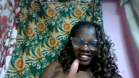 Snapshot of aadienne chatting on 07.04.26 aadienne online show from 07.04.26