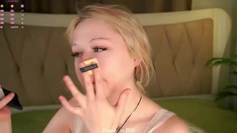 Snapshot of aameow chatting on 10.20.25 Amy online show from 10.20.25