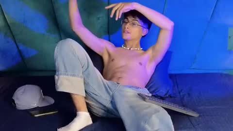 Aaron Ezequiel online show from 09.23.25