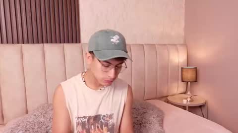 Aaron Ezequiel online show from 01.08.26