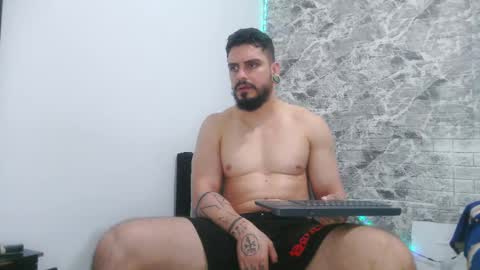 Snapshot of aaron_kwok28 chatting on 03.08.25 Aaron kwok online show from 03.08.25