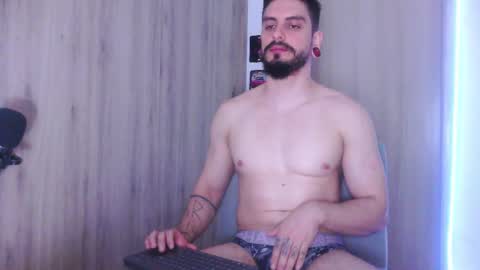 Snapshot of aaron_kwok28 chatting on 10.19.25 Aaron kwok online show from 10.19.25