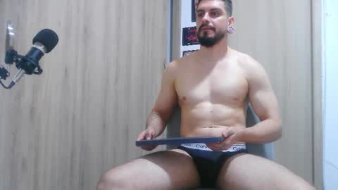 Snapshot of aaron_kwok28 chatting on 11.06.25 Aaron kwok online show from 11.06.25