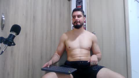 Snapshot of aaron_kwok28 chatting on 11.11.25 Aaron kwok online show from 11.11.25