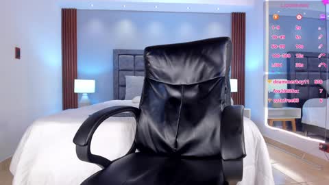 Snapshot of aaron_whitee chatting on 12.13.24 Aaron online show from 12.13.24